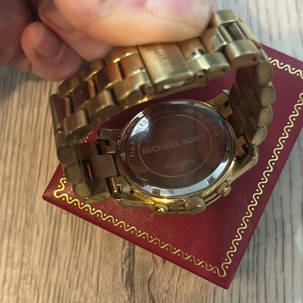 Michael Kors Runway MK5055 Gold Tone Chronograph Watch 38mm Authentic